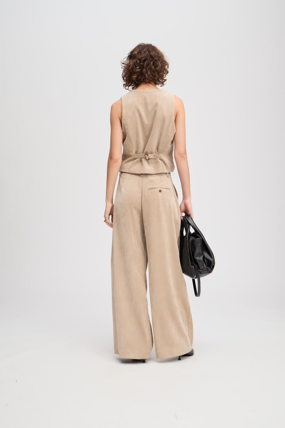 Lillian fløjlsvest - Latte